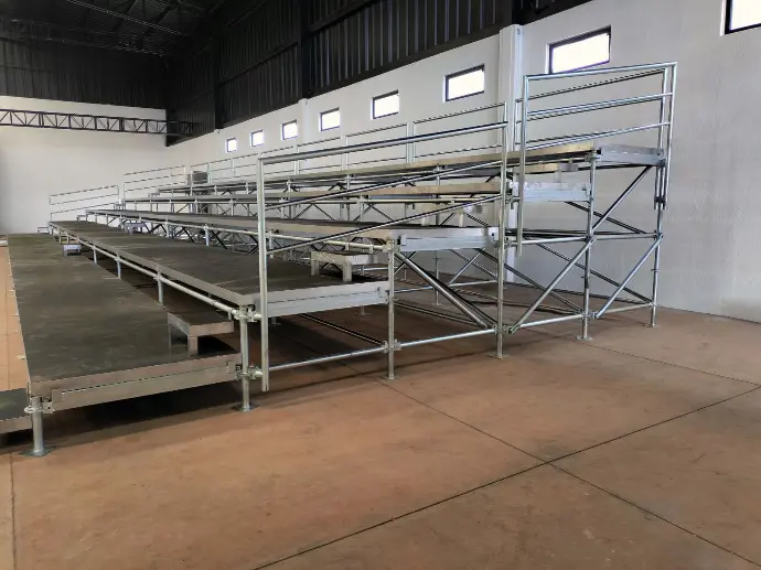 Con nuestro sistema udeck y uscaffold crea gradas de acuerdo a tus necesidades. Resistentes y faciles de instalar 