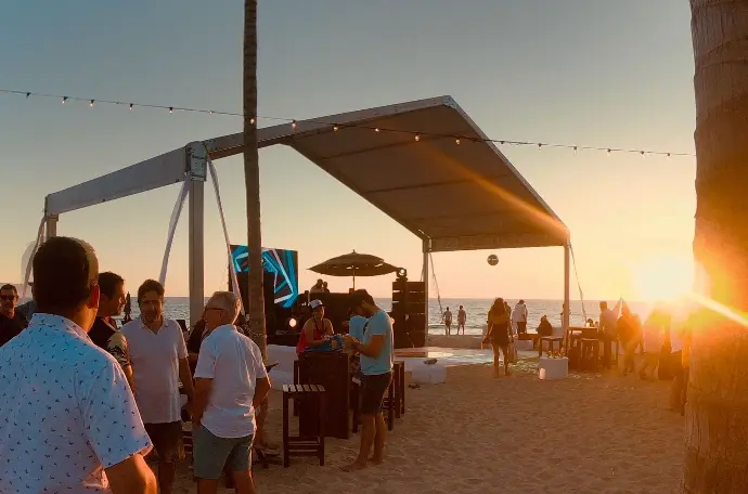 Toldo eurotent. Fabricado en aluminio ideal para playas y eventos 