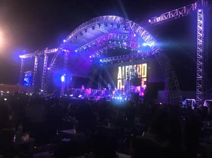 Nuestras estructuras de gran formato te permiten crear grandes espacios y cargar todo lo que tu evento necesita 