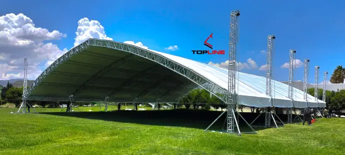 Megaestructura para tu evento, con lona resistente, sistema de nivelacion para que trabajes todo abajo con seguridad y comodidad 