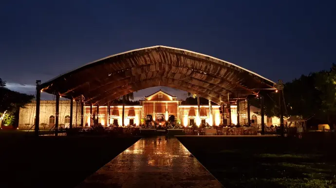 Toldo eurotent que embellece cualquier evento, con tanta amplitud como tu evento lo necesite 