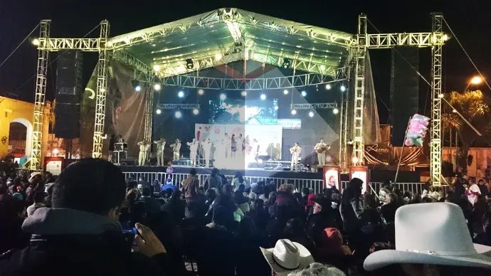 Estructuras de acero y aluminio, con distintos tamaños y capacidades de carga de acuerdo de las necesidades de tu evento 