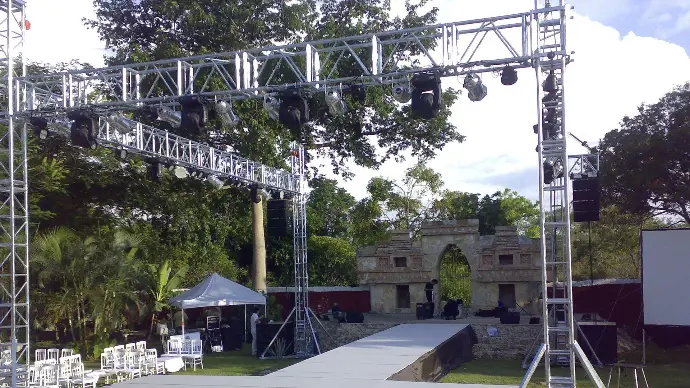 Estructuras para colgar tu equipo de sonido e iluminacion, con diferentes tamaños y tipo de estructura que permite tener diferentes capacidades de carga 