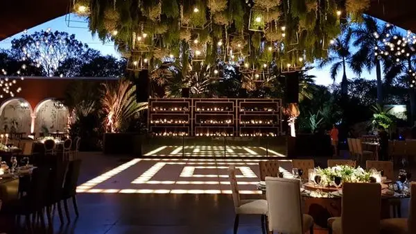 Versatilidad en nuestras pistas de baile para que cada evento sea diferente 