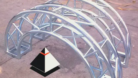 Arcos de truss Topline fabricados en taller para estructuras especiales y montajes escénicos.