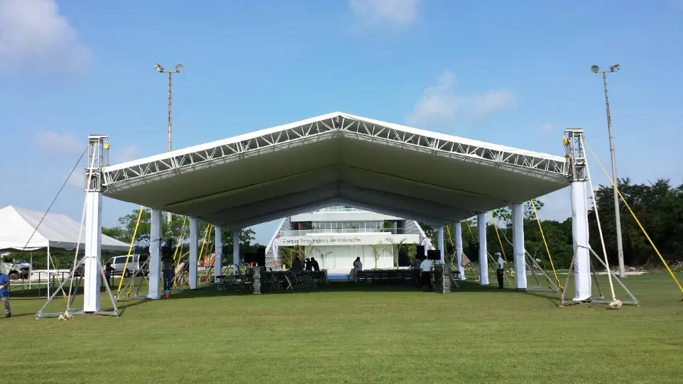 Topline, fabricacion de toldos y megaestructuras 