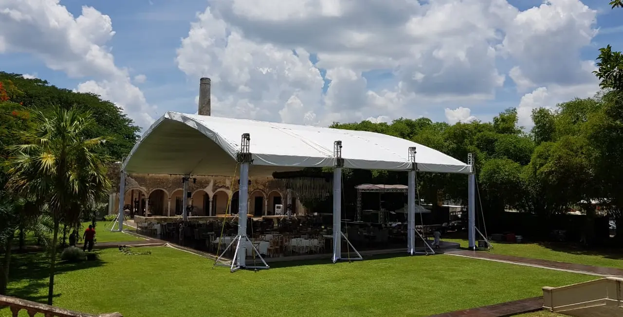 Megaestructura fabricada en acero y aluminio para proyectos premium