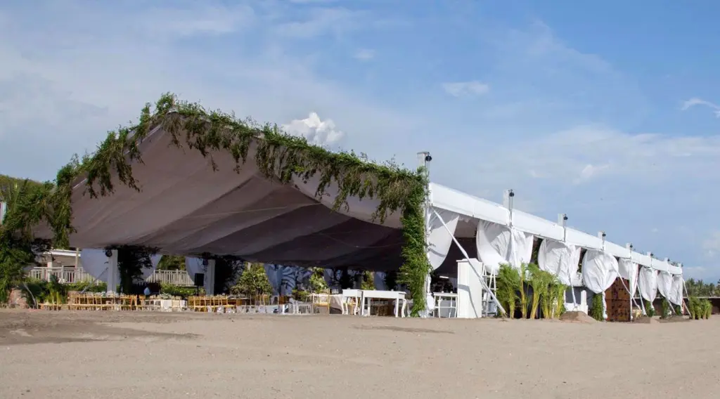Haz que tu terreno o terraza luzca con toldos o carpas topline Toldo eurotent fabricado por topline