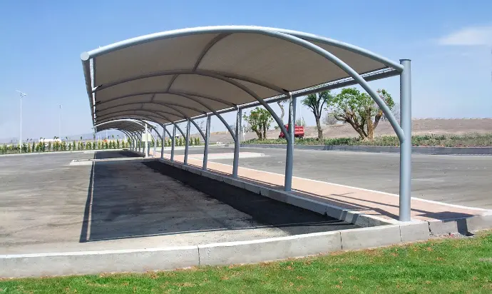 estructura para estacionamiento cubierta con toldo eurotent proteccion vehicular