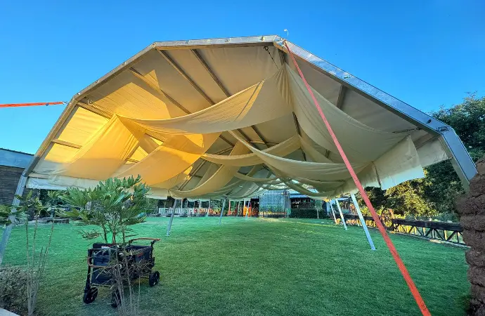 estructura arcum para eventos al aire libre techo curvo de aluminio elegante y resistente