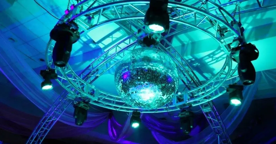 Circulos de acero para hacer lucir las estructuras y colgar decoracion e iluminacion 