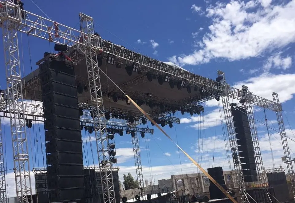 Roof system con estructuras de aluminio Roof system de aluminio, son las estructuras ideales para grandes eventos